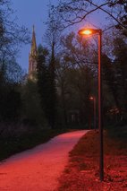 Nouveau système d'éclairage rouge le long des berge de Moselle