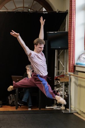 Danseur de l'opéra théâtre en répétition des spectacles SYNC et PURCELL PIECES