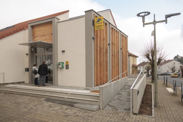 Photographie du nouveau batiment mairie et poste d'amanvillers