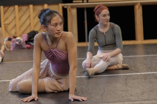 Danseuses de l'opéra théâtre pendant les répétitions des spectacles SYNC et Purcell pieces