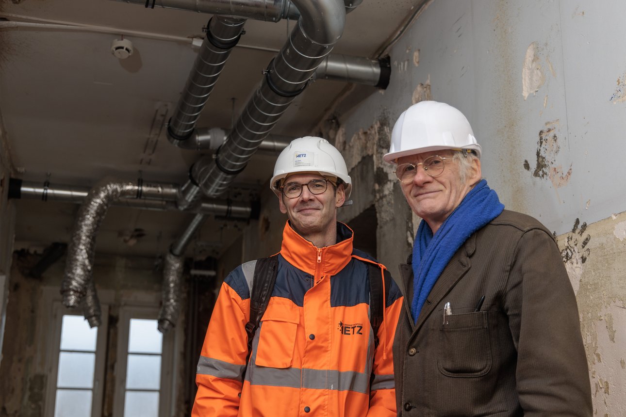 Xavier fabre, architecte (à droite de la photo) accompagné de Cédric Bein, chargé d'opération